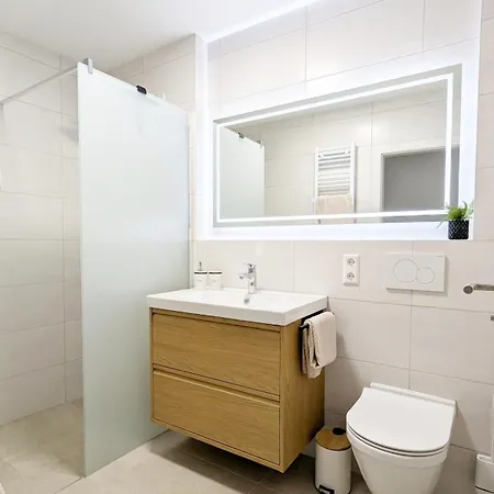 Neu Renovierte, Gemuetliche 4 Zi *