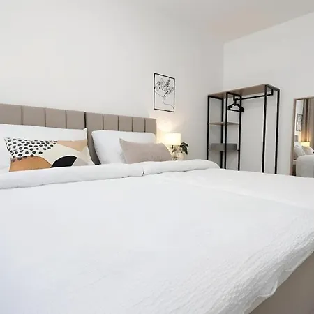 Neu Renovierte, Gemuetliche 4 Zi Apartmán