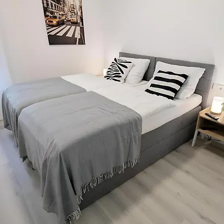 Neu Renovierte, Gemütliche 4 Zi Apartment