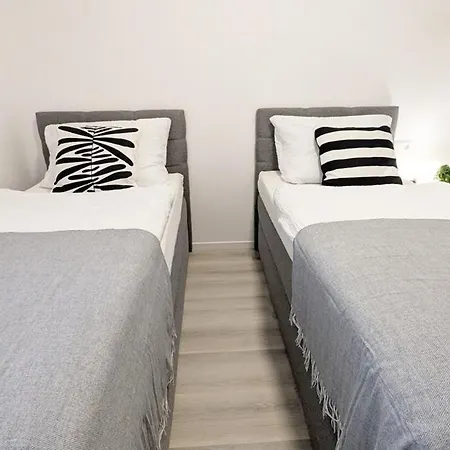 Apartmán Neu Renovierte, Gemuetliche 4 Zi *