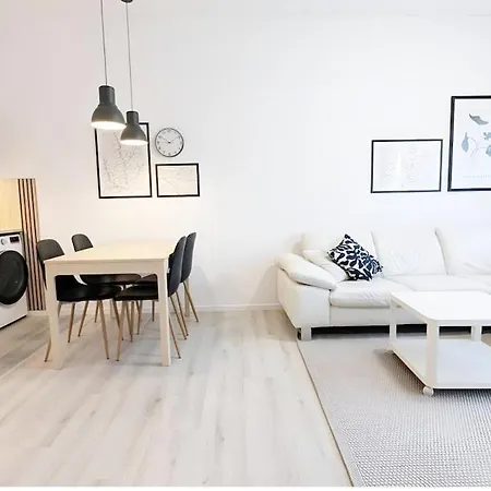 Neu Renovierte, Gemütliche 4 Zi Apartment Heilbronn