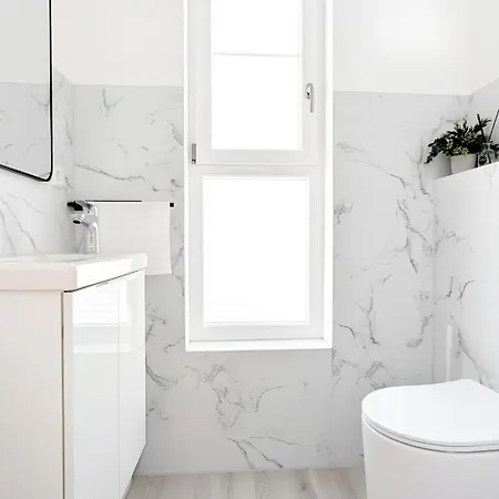 Neu Renovierte, Gemuetliche 4 Zi Apartmán Heilbronn